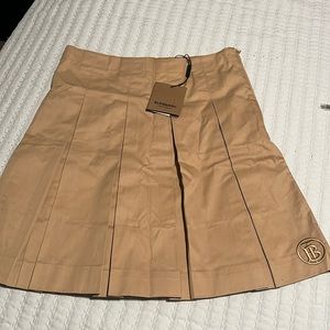 Girls Burberry ruffles skirt